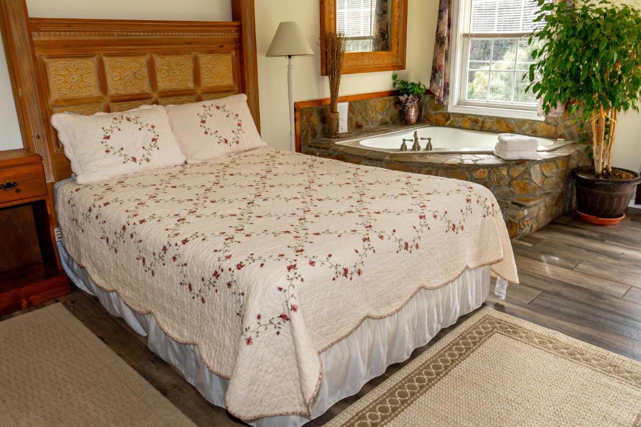 The Chimney Rock Inn & Cottages Bagian luar foto